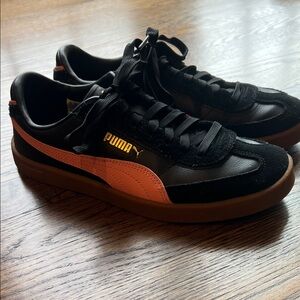 Puma Women’s Black and Pink Sneakers